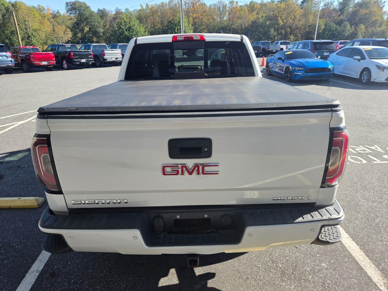 Used 2017 WHITE FROST TRICOAT GMC Denali image 7
