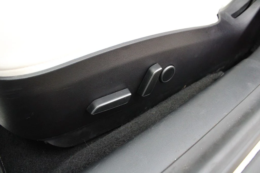 Used 2021 White Tesla Long Range image 3