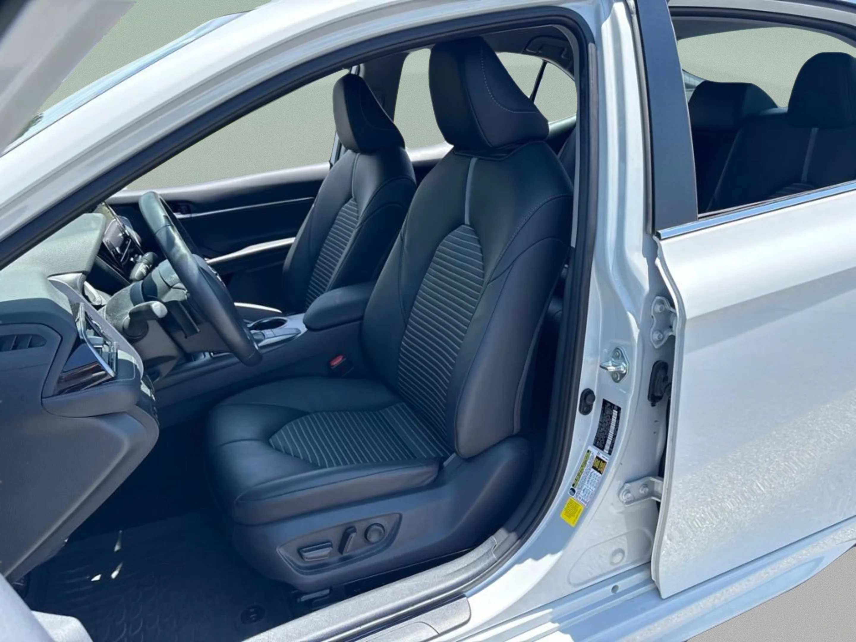 Used 2024 Ice Toyota SE image 17
