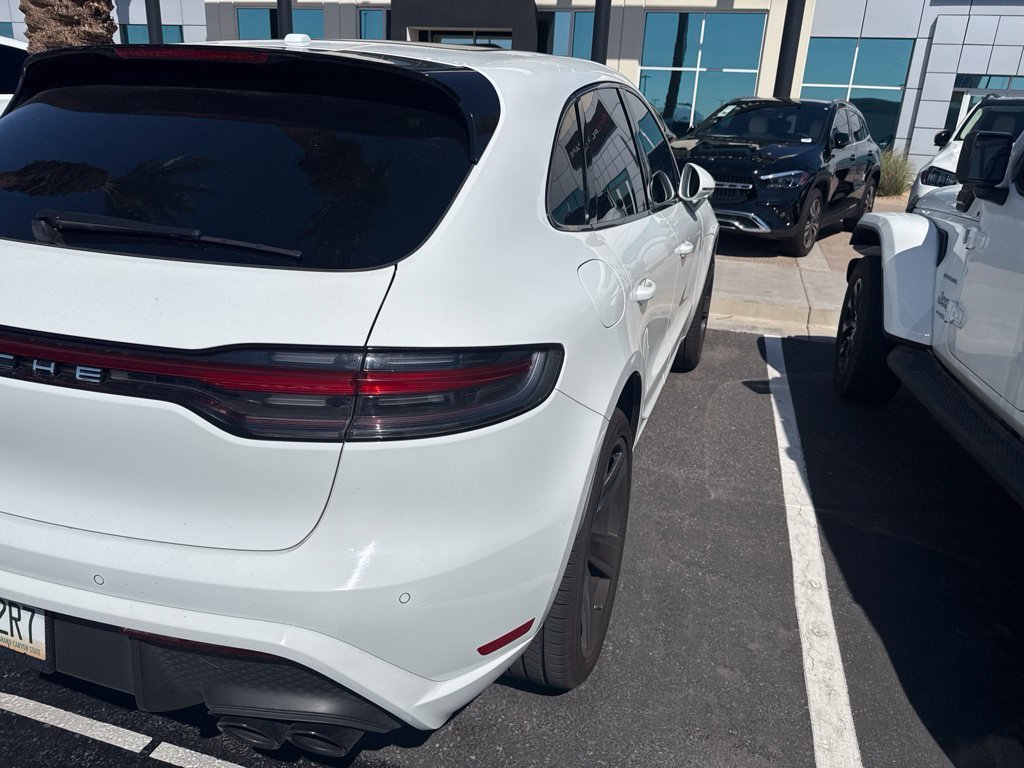 Used 2024  Porsche Base image 4