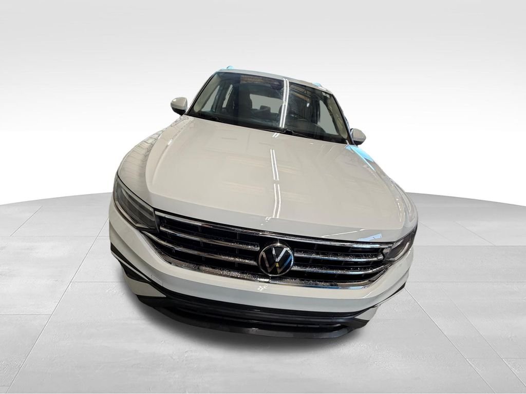 Used 2022 White Volkswagen 2.0T SE image 8
