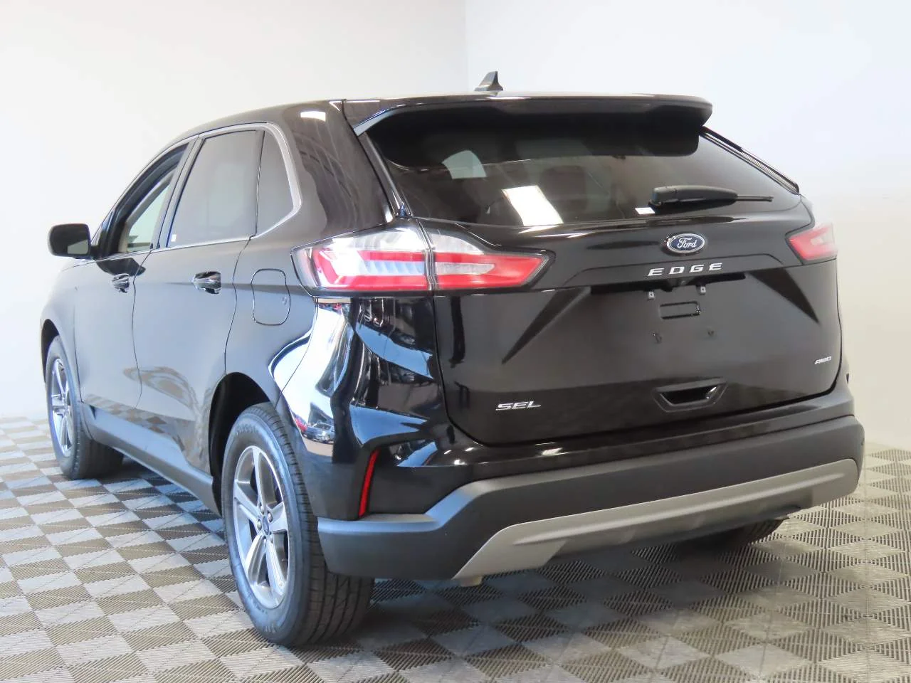 Used 2023 Agate Black Ford SEL image 3