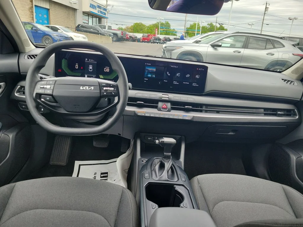 2025 Kia K4 LXS - Photo 12