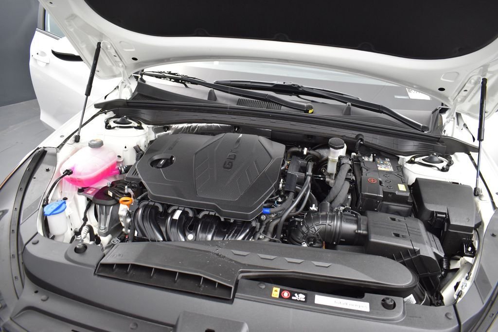 Certified Used 2025 Snow White Pearl Kia LXS image 21