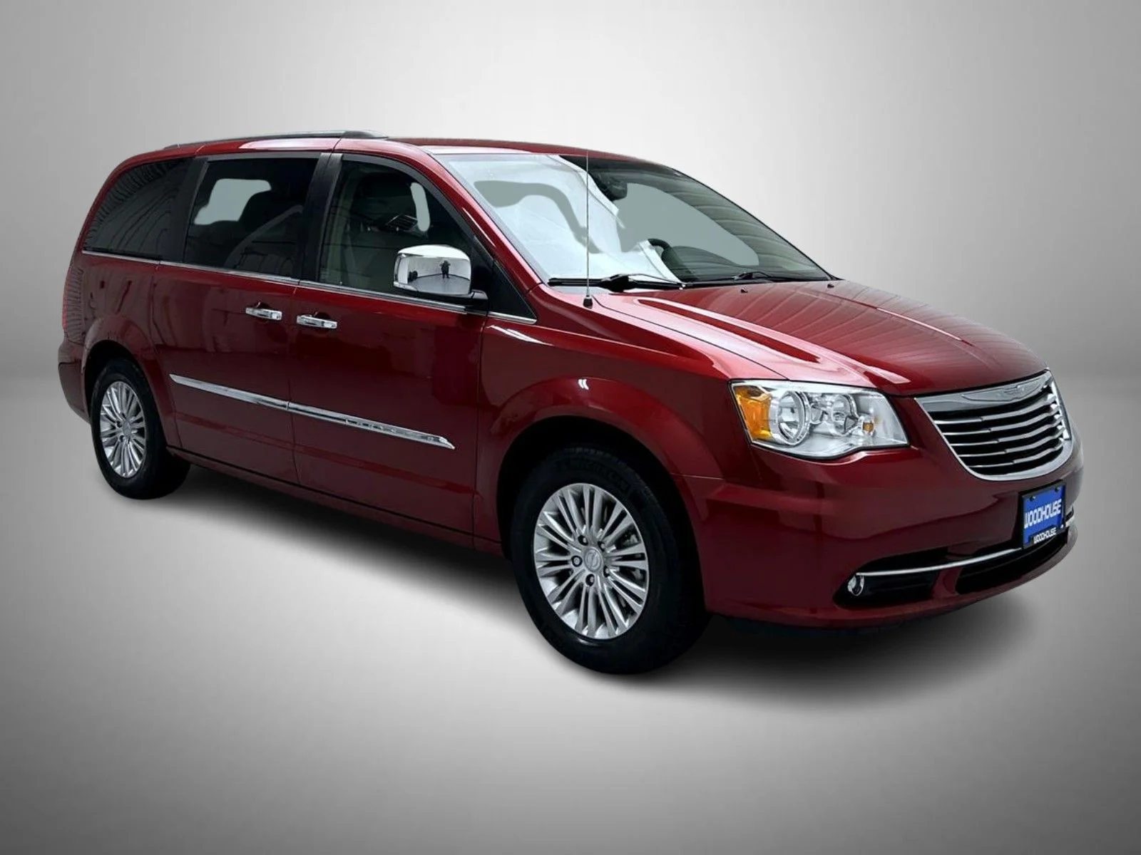 Used 2015 Red Chrysler Touring-L image 3