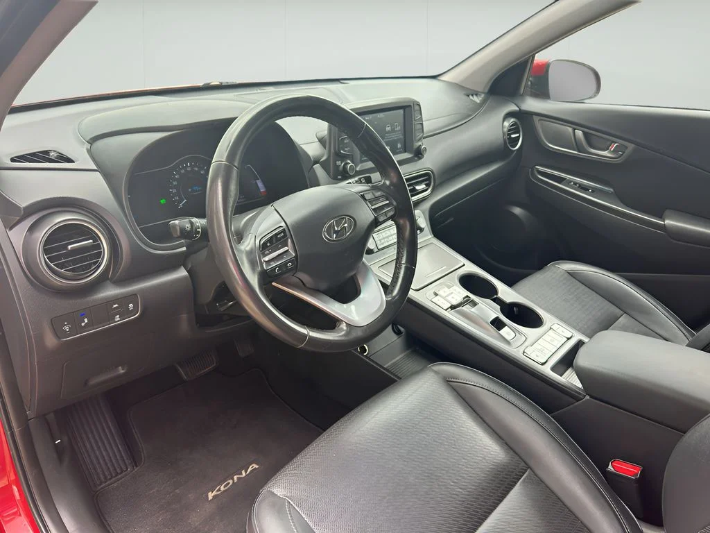 Used 2021 Pulse Red Hyundai Limited image 2
