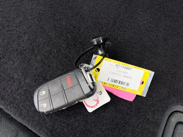 Used 2024 White Jeep Latitude image 49
