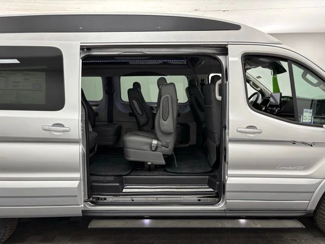 New 2026 Silver Ford Explorer Limited SE image 7