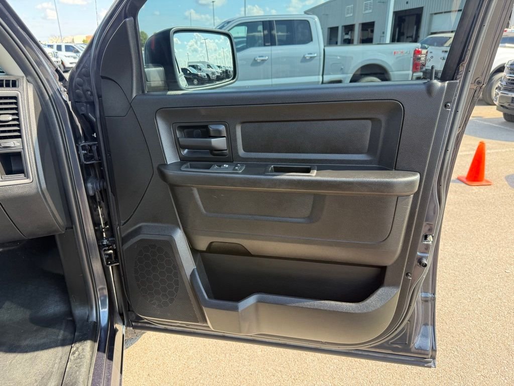 Used 2019 Gray Ram Tradesman image 17