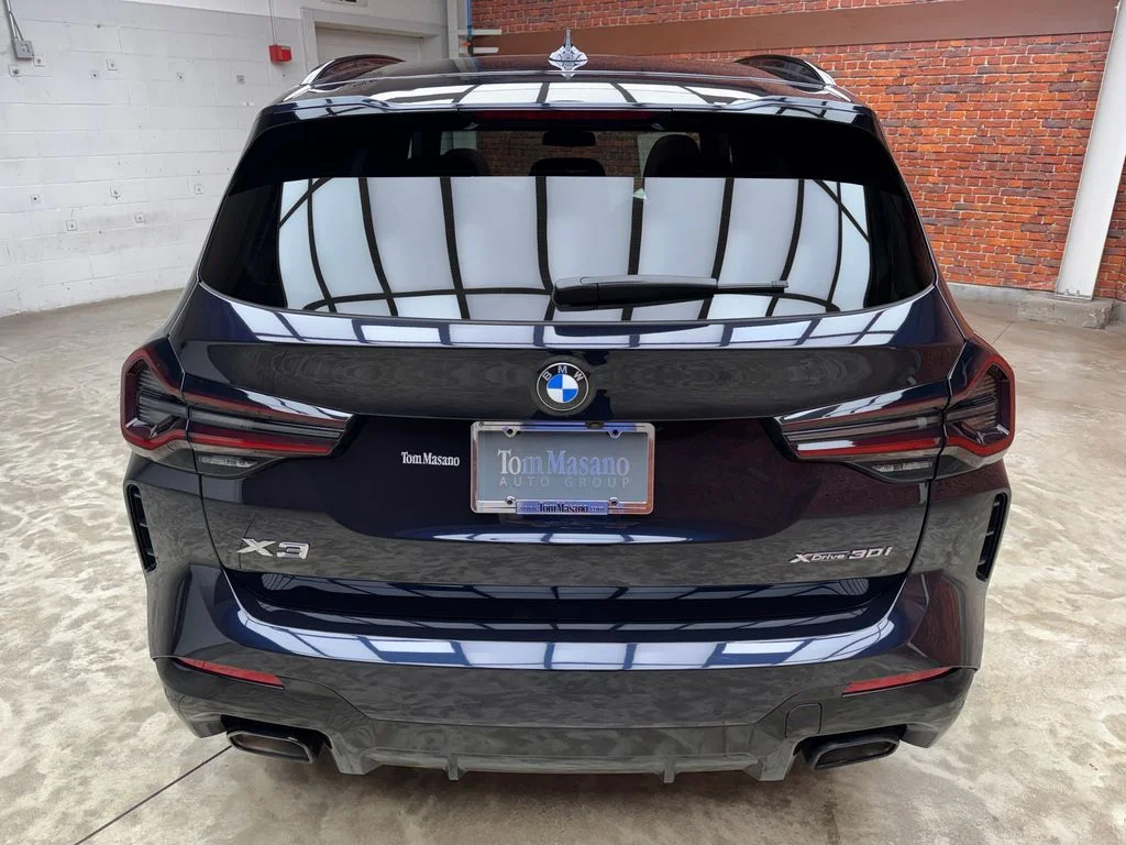 Used 2024 Black BMW xDrive30i image 4