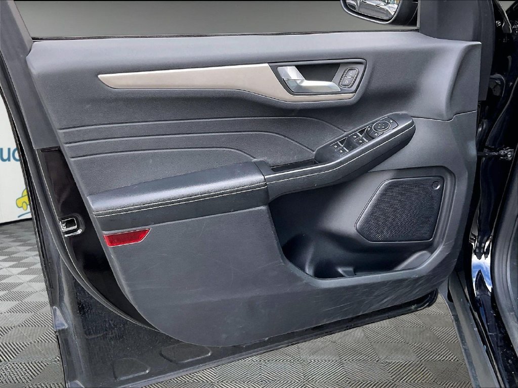 Used 2022 Black Metallic Ford SEL image 9