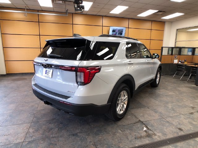 New 2026 Space White Metallic Ford Active image 7