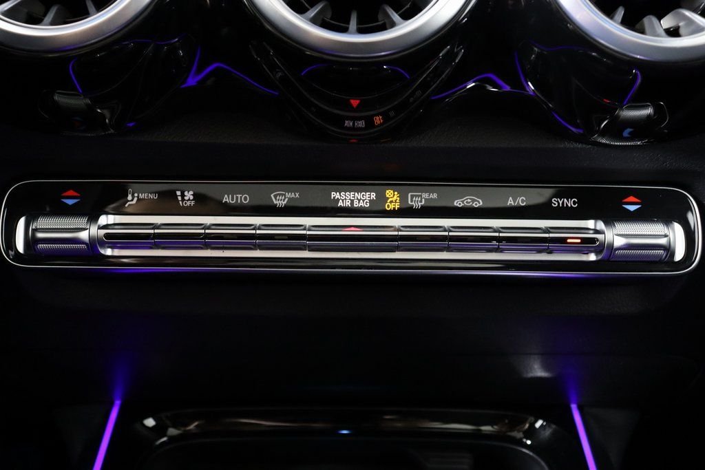 Used 2025 Black Mercedes-Benz GLB 250 image 22