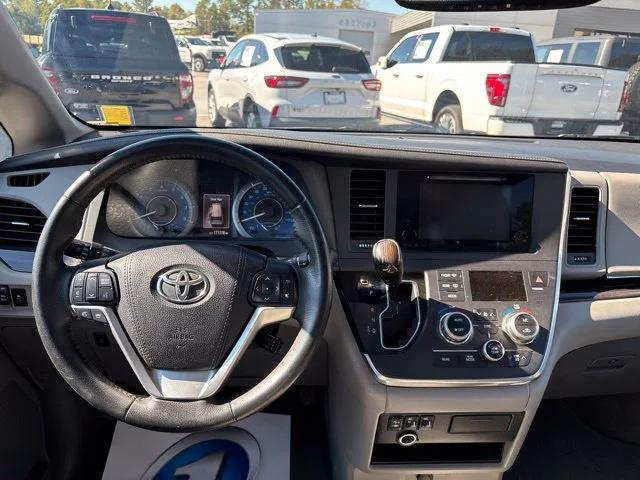 Used 2015 Black Toyota XLE image 10