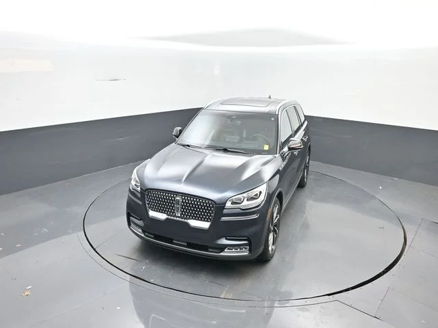 Used 2022 Blue Metallic Lincoln Reserve image 28