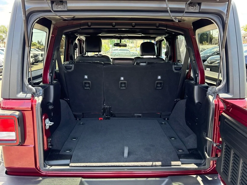 Used 2021  Jeep Unlimited Willys image 16
