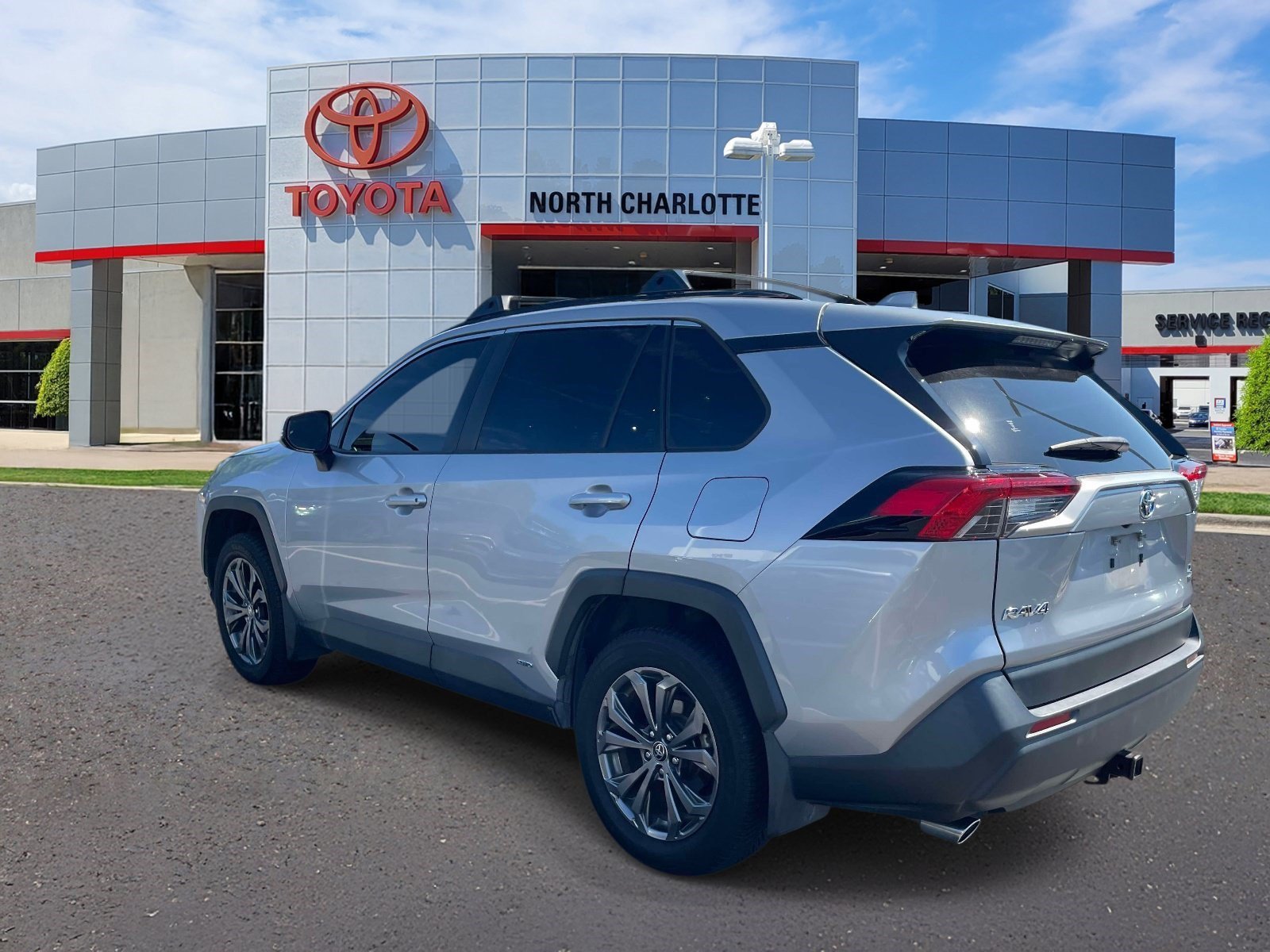 Used 2023 Silver Sky Metallic Toyota Hybrid XLE Premium image 4