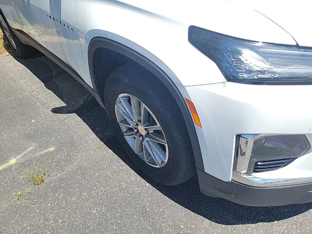 Used 2023 Summit White Chevrolet LT Cloth image 18