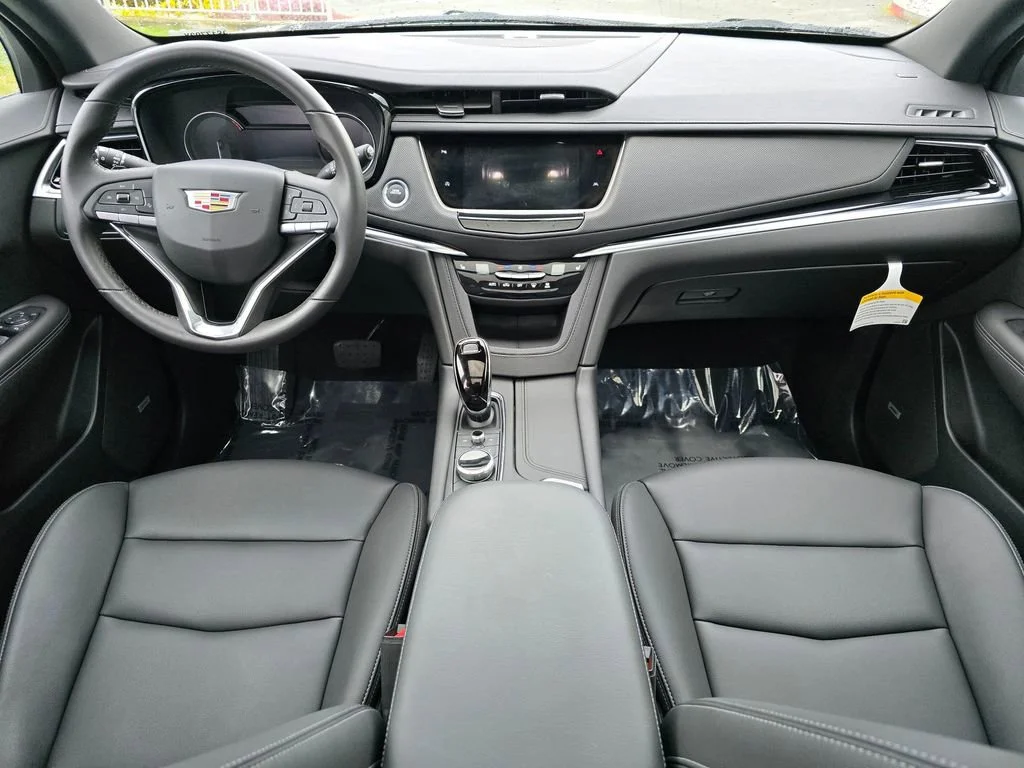 Used 2025 Crystal White Tricoat Cadillac Luxury image 18