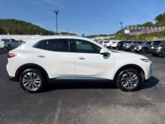 Used 2024 White Frost Tricoat Buick Preferred image 9