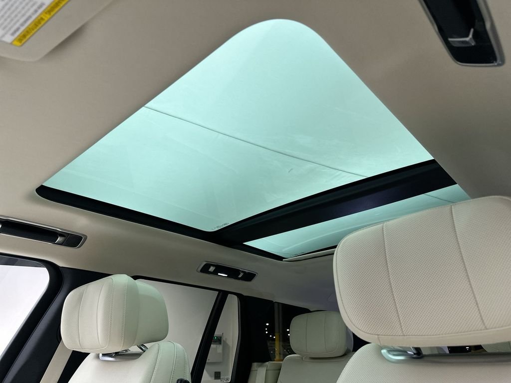Used 2025 Belgravia Green Metallic Land Rover Autobiography image 23