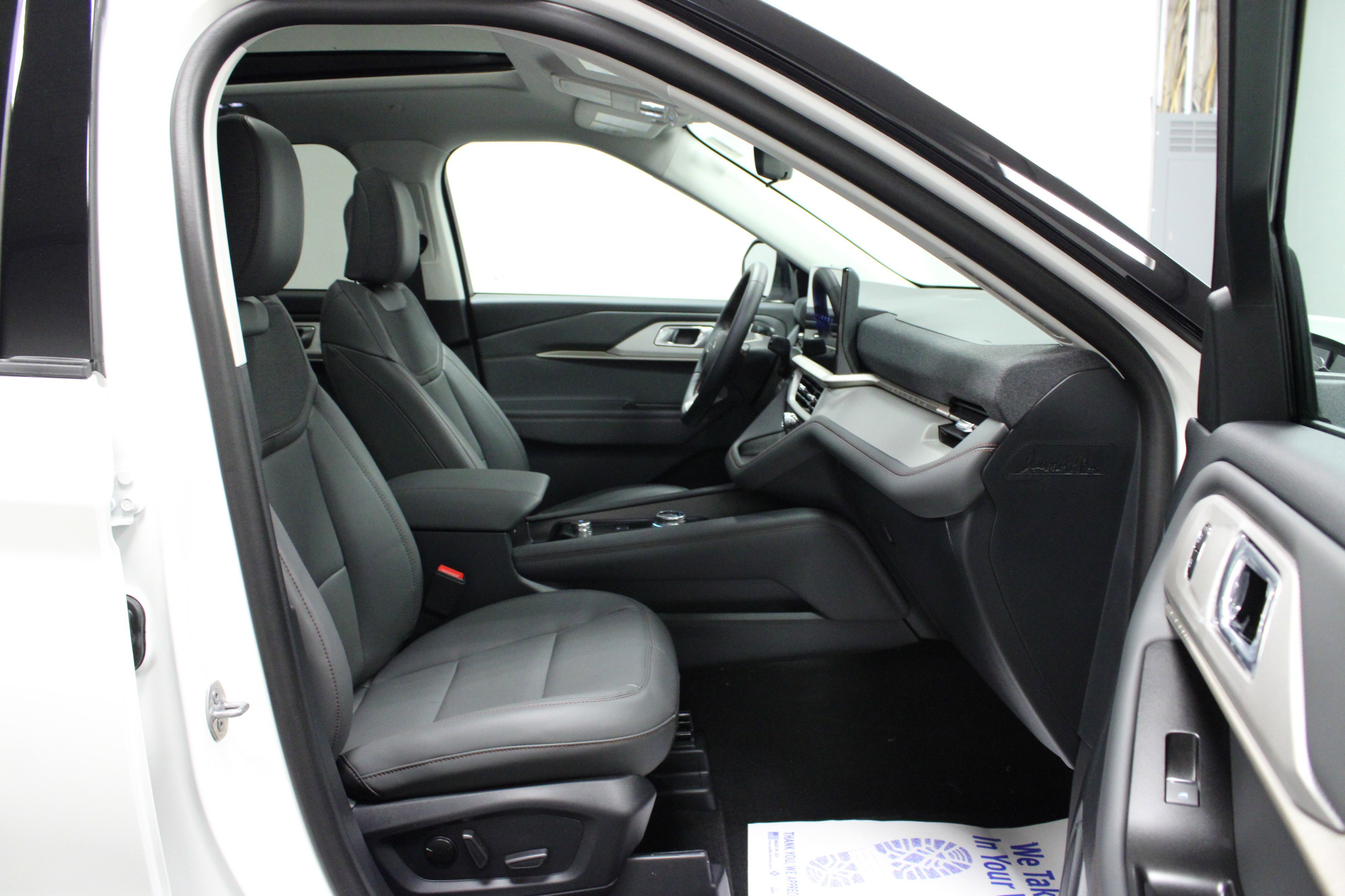 New 2026 Star White Metallic Tri-Coat Ford Active image 17