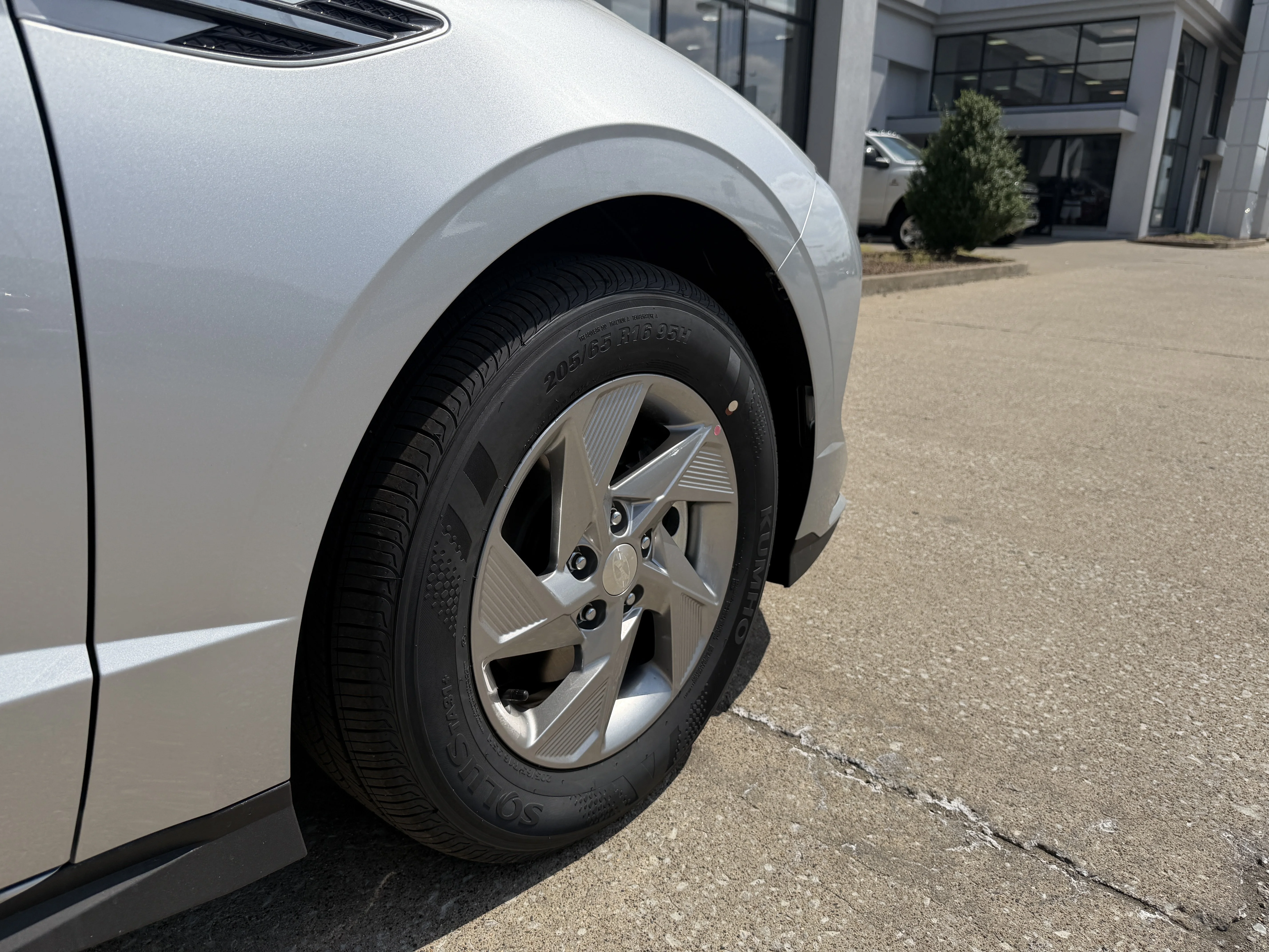 Used 2026 Aero Silver Hyundai SE image 15