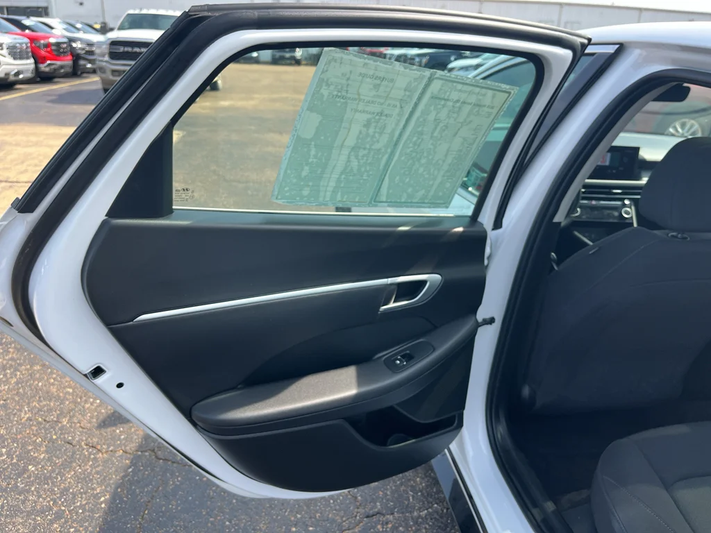 Used 2025 Serenity White Hyundai SEL Convenience image 27
