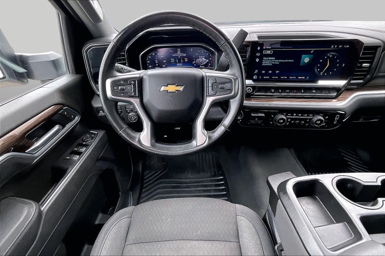 Used 2025 Summit White Chevrolet LT image 6