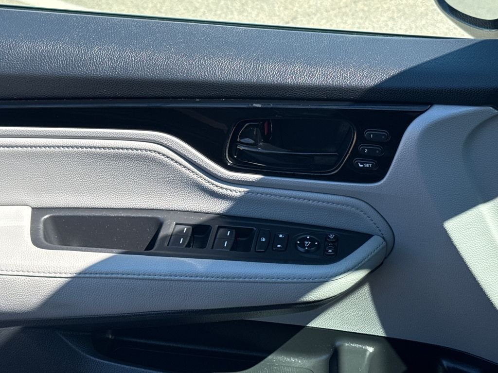 Used 2018 Gray Honda Elite image 40