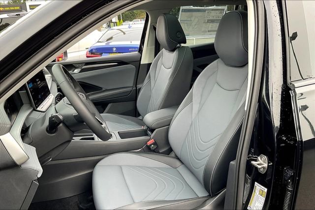 2025 Volkswagen Tiguan SE - Photo 11