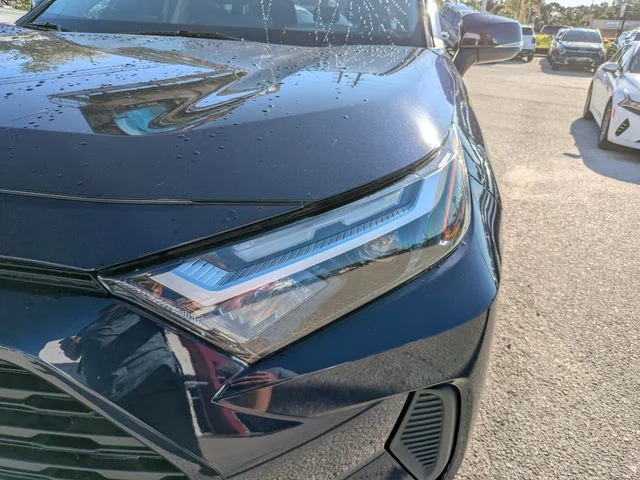 Used 2023  Toyota XLE image 6