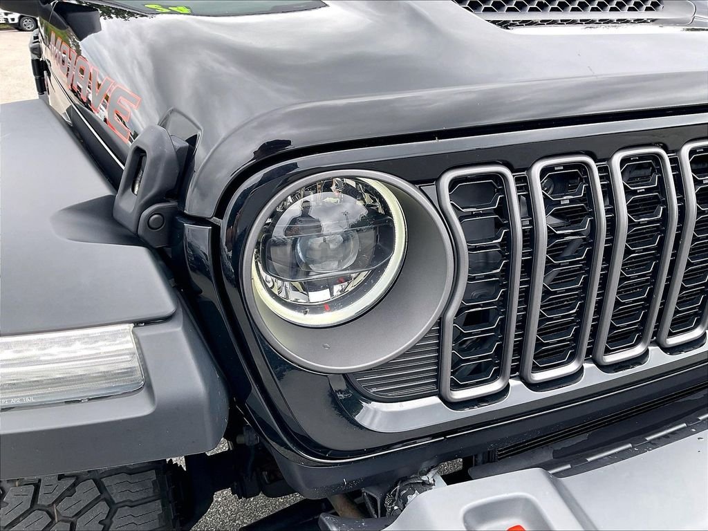 Used 2024 Black Clearcoat Jeep Mojave image 29