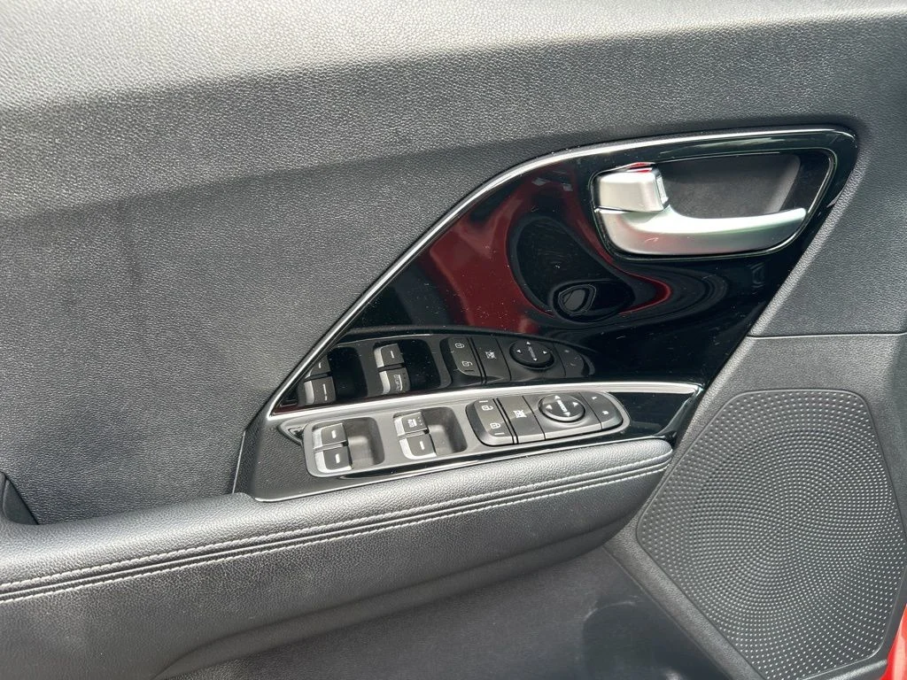 Used 2022 Orange Kia LXS image 15