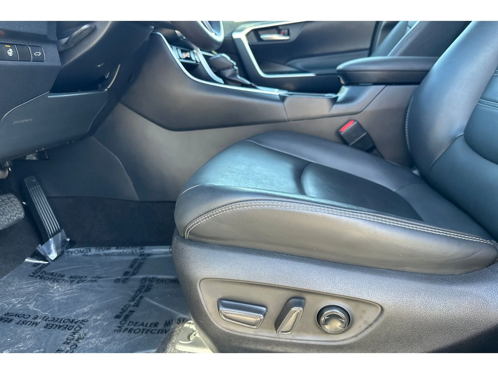 Used 2023 Magnetic Gray Metallic Toyota XLE Premium image 13