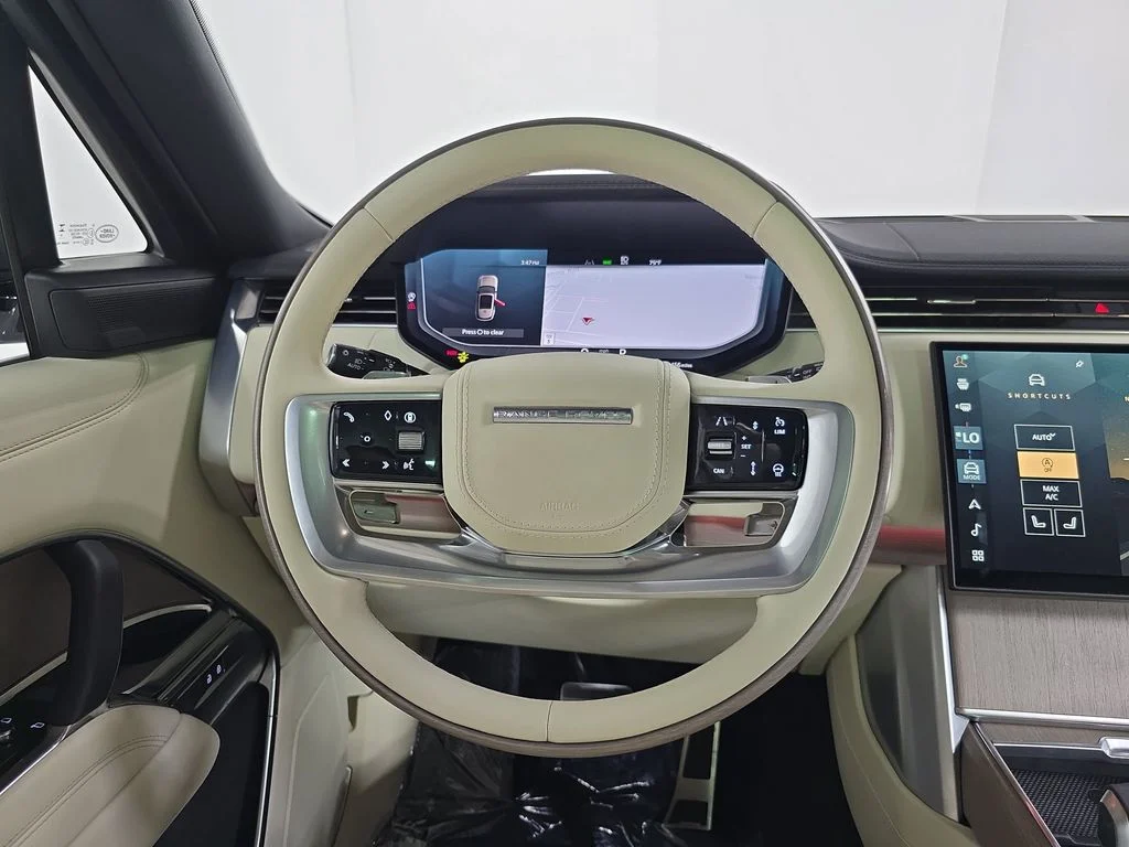 Used 2025  Land Rover SE image 14