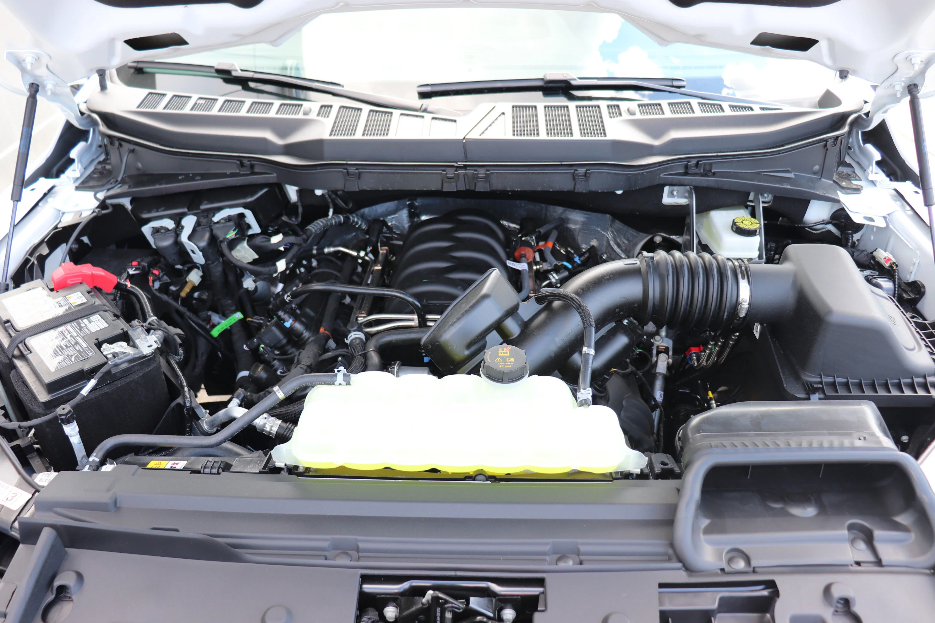 New 2026 OXFORD WHITE Ford XLT image 8