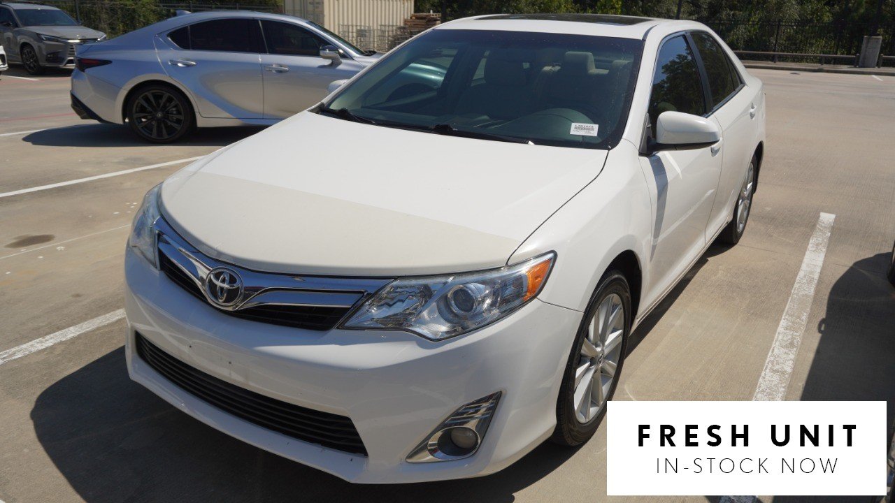 Used 2012 White Toyota XLE image 1