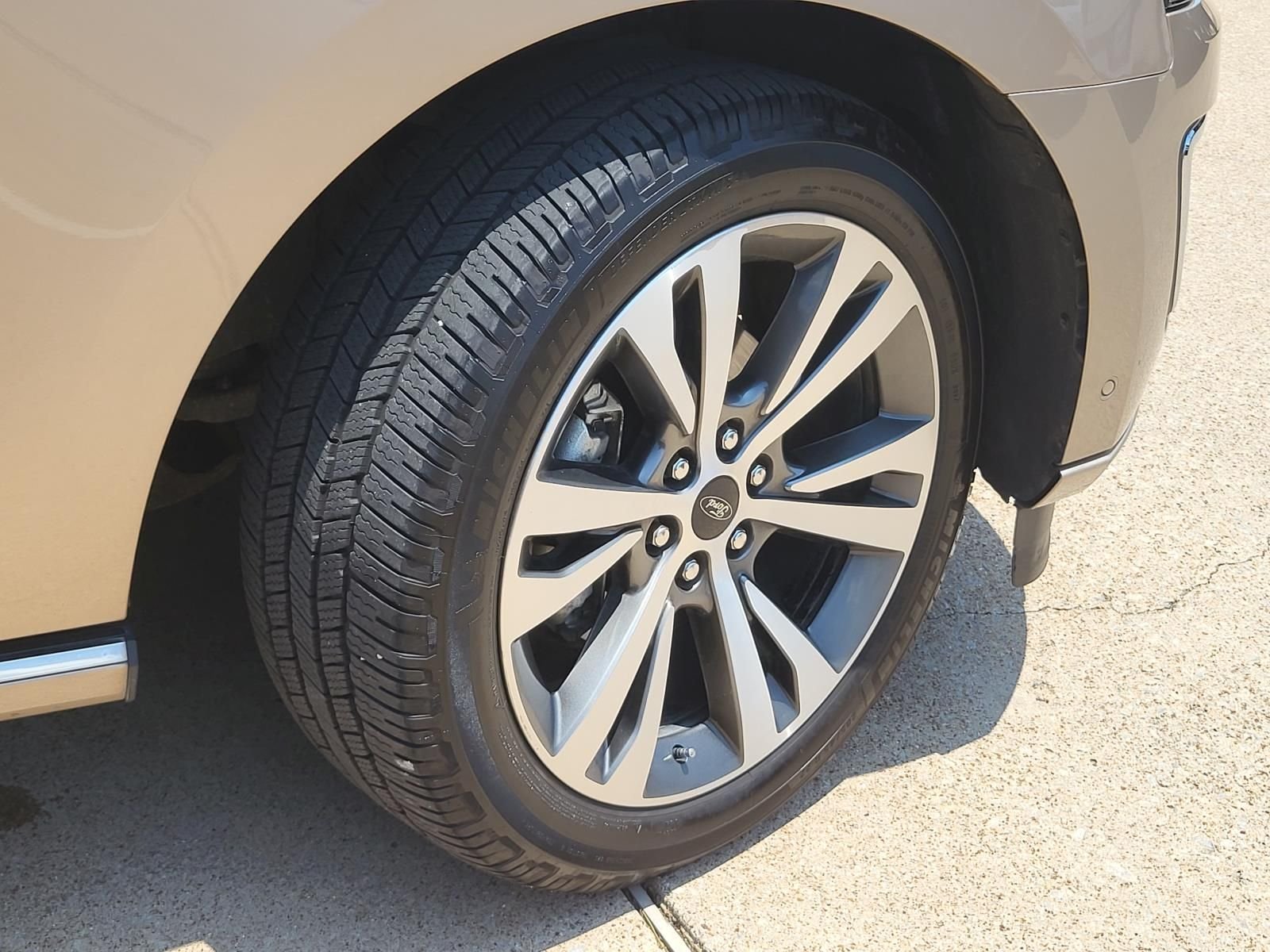 Used 2020 Desert Gold Metallic Ford Platinum image 6