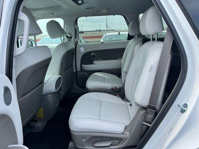 New 2026 White Hyundai SEL Premium FWD image 12