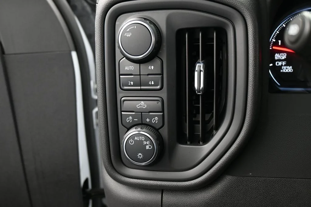 Used 2024 Summit White Chevrolet Custom Trail Boss image 32