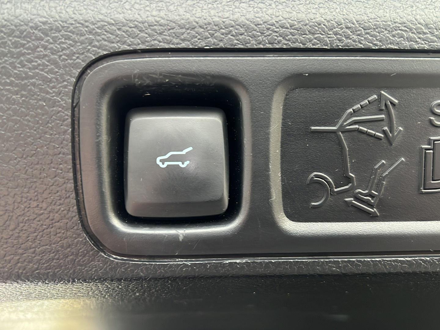 Used 2020 Magnetic Ford Platinum image 26