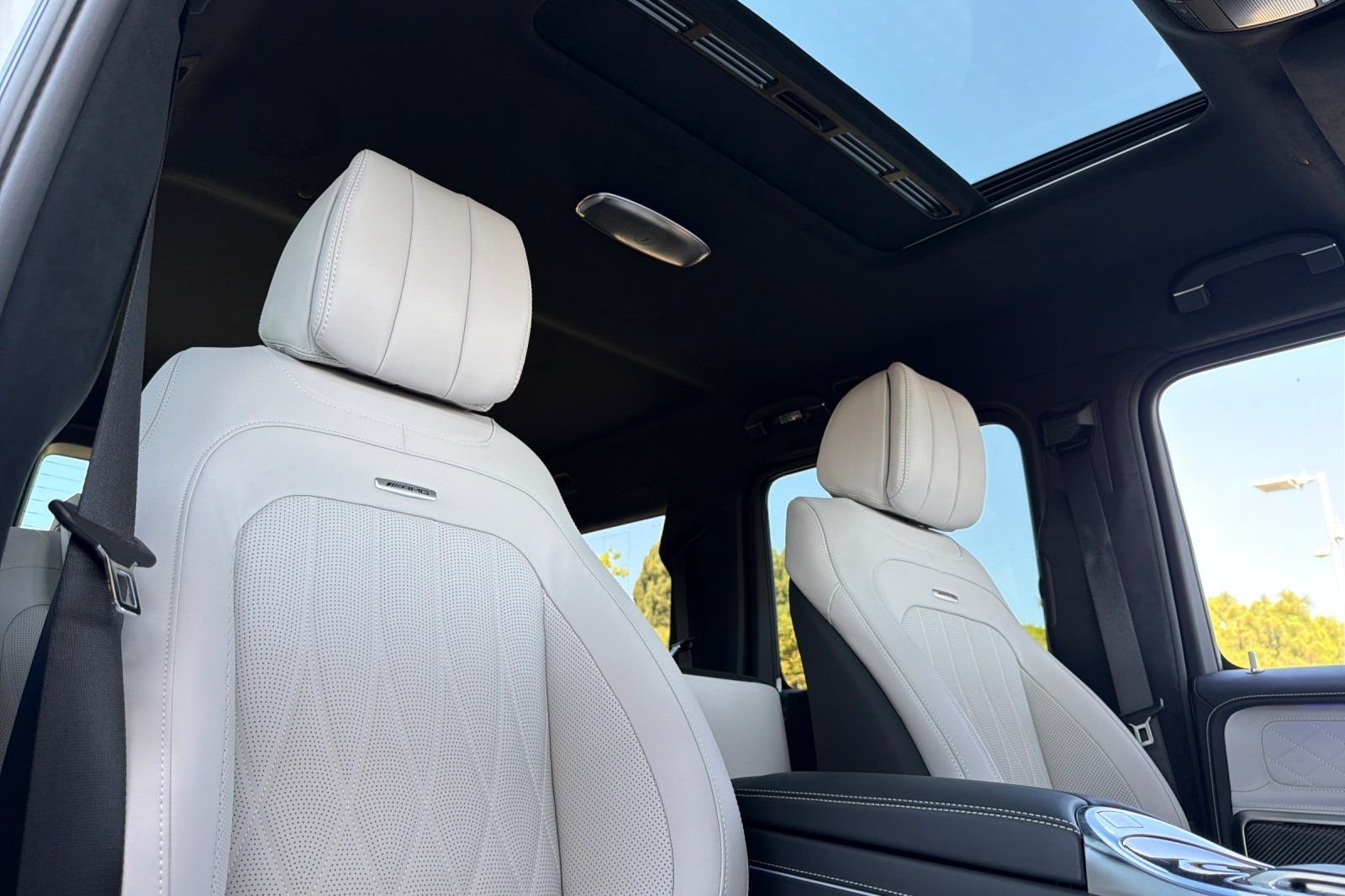 New 2027 MANUFAKTUR Moonlight White Metallic Mercedes-Benz G 63 AMG® image 3