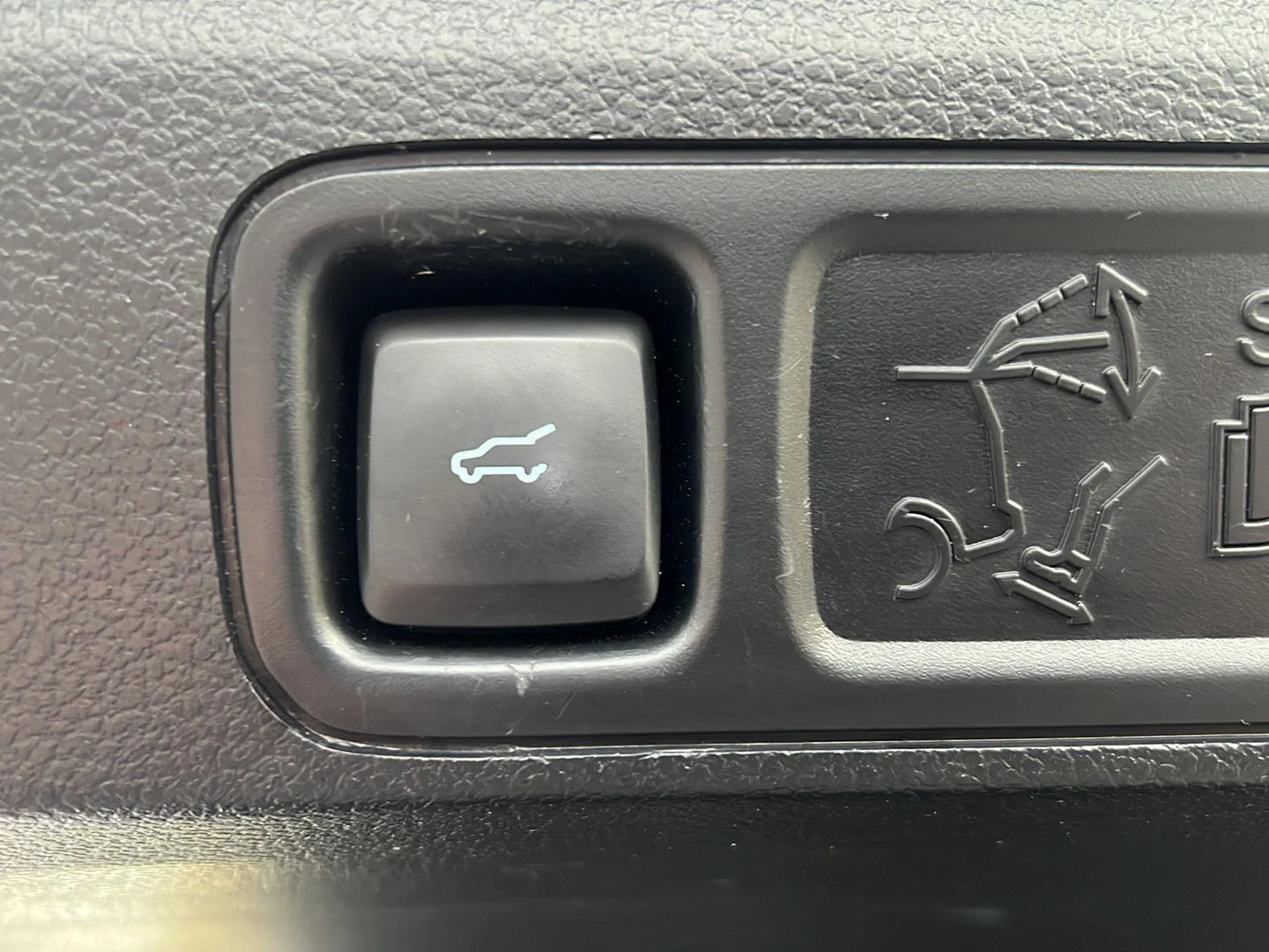 Used 2020 Magnetic Ford Platinum image 26