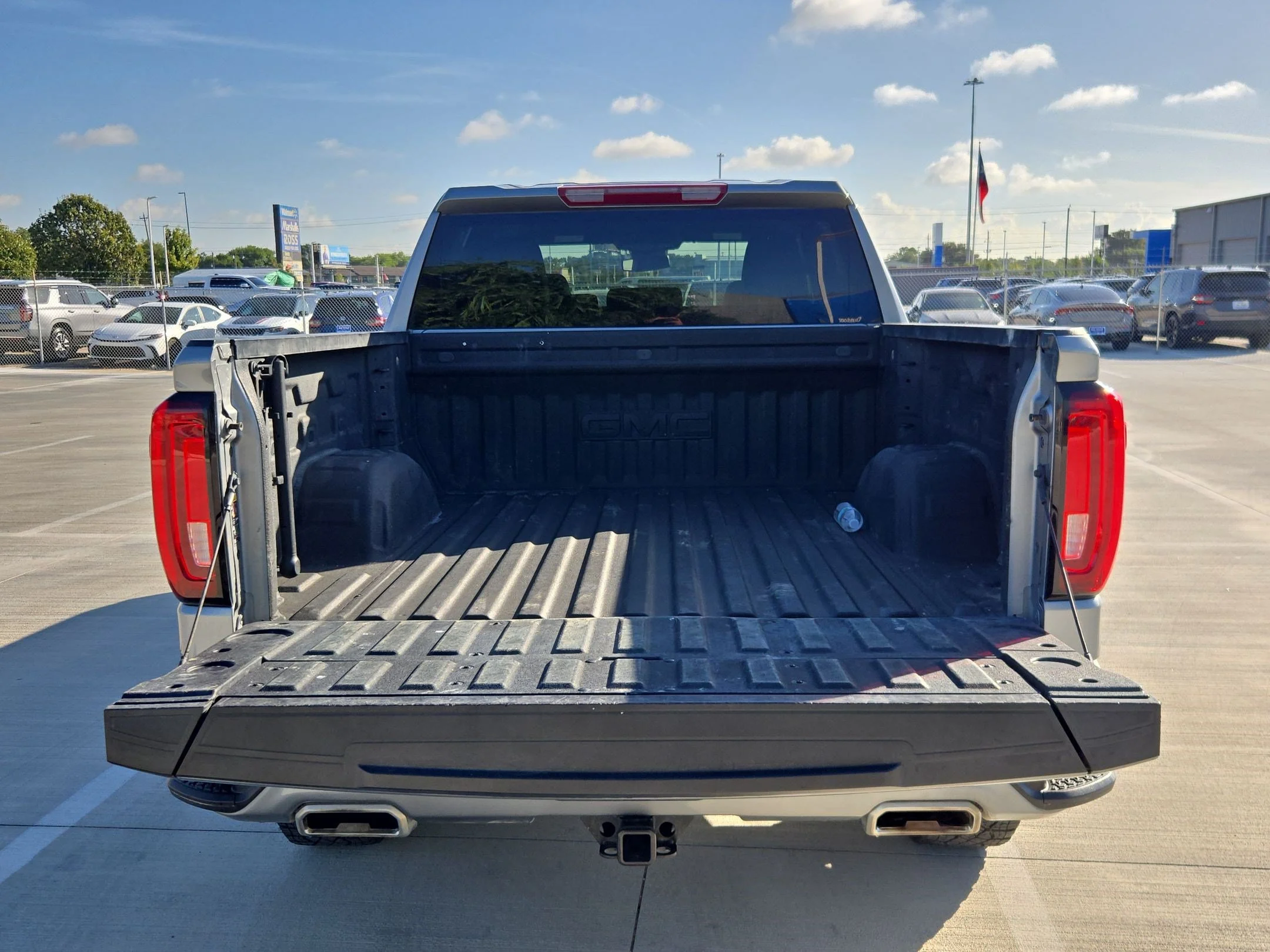 Used 2025 Sterling Metallic GMC AT4 image 29