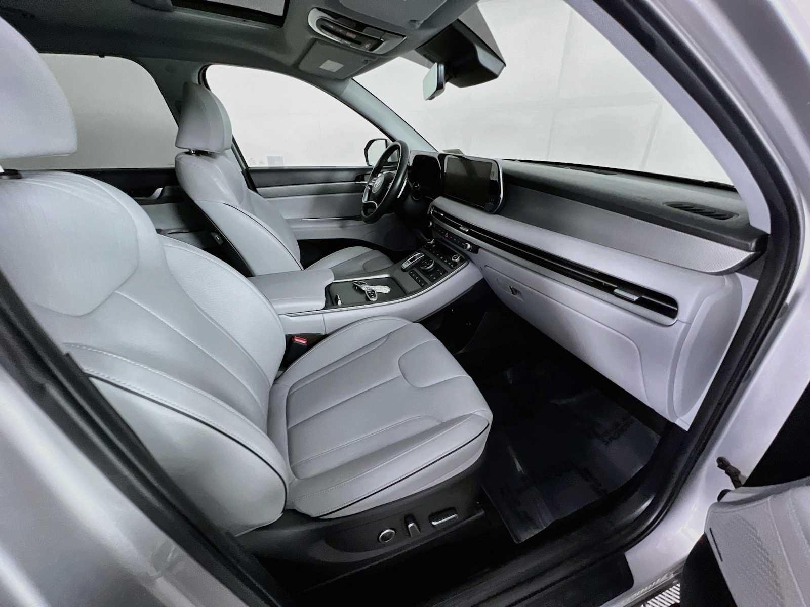 Used 2024 Typhoon Silver Hyundai SEL 7P image 30