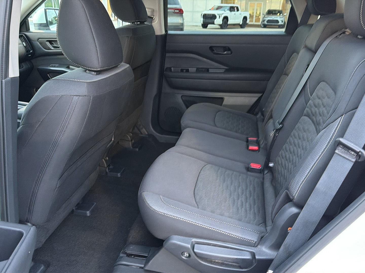 2025 Nissan Pathfinder SV - Photo 11