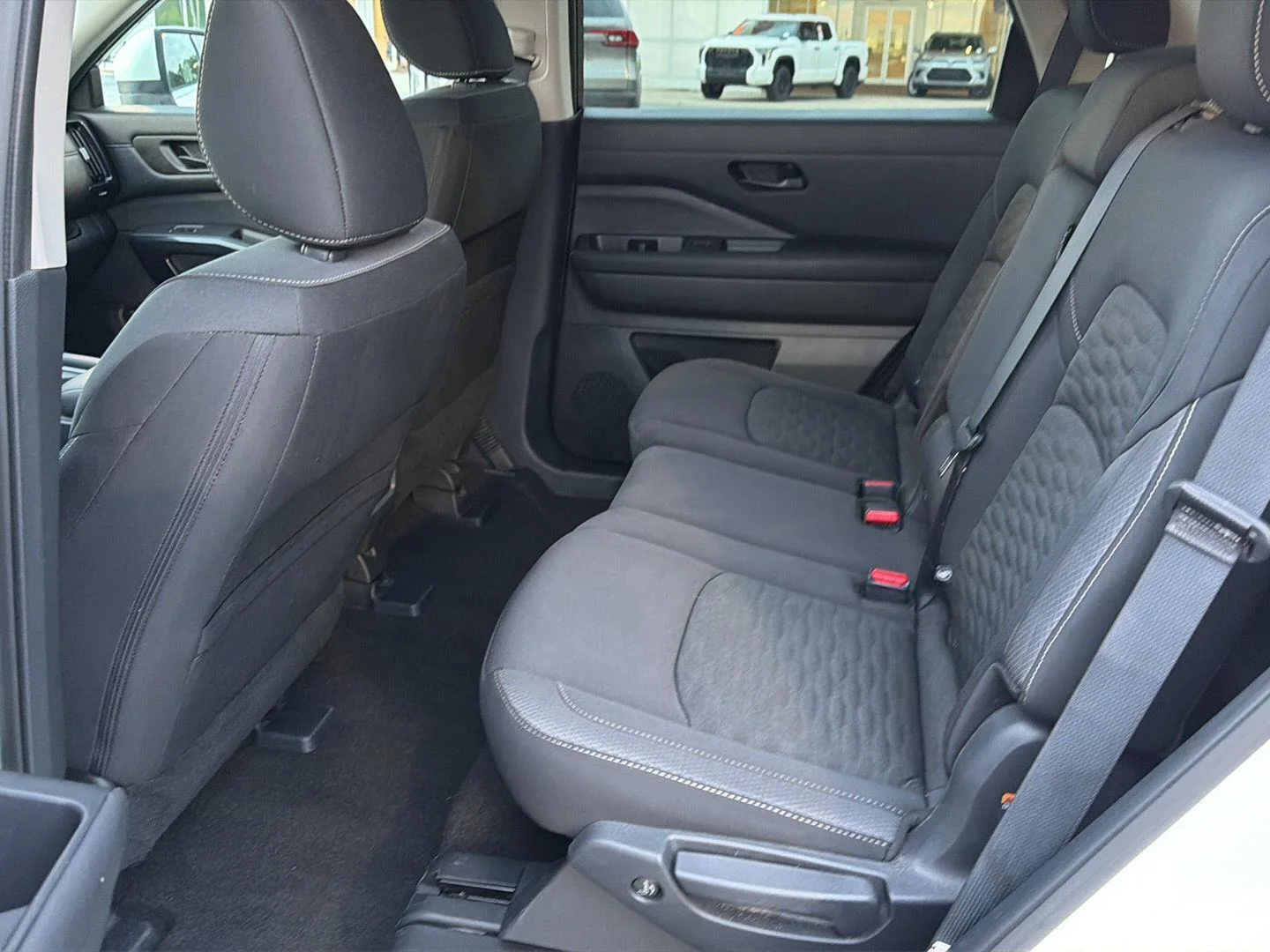 2025 Nissan Pathfinder SV - Photo 11