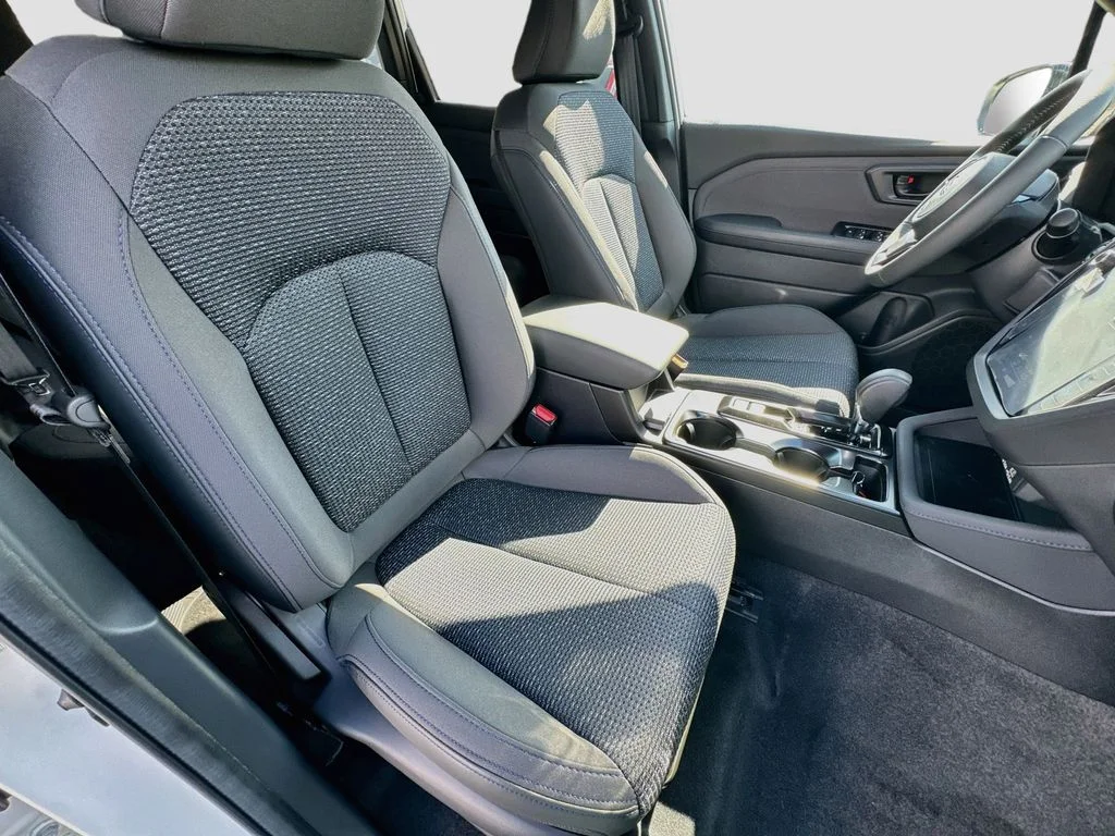 New 2026 White Subaru Premium image 35