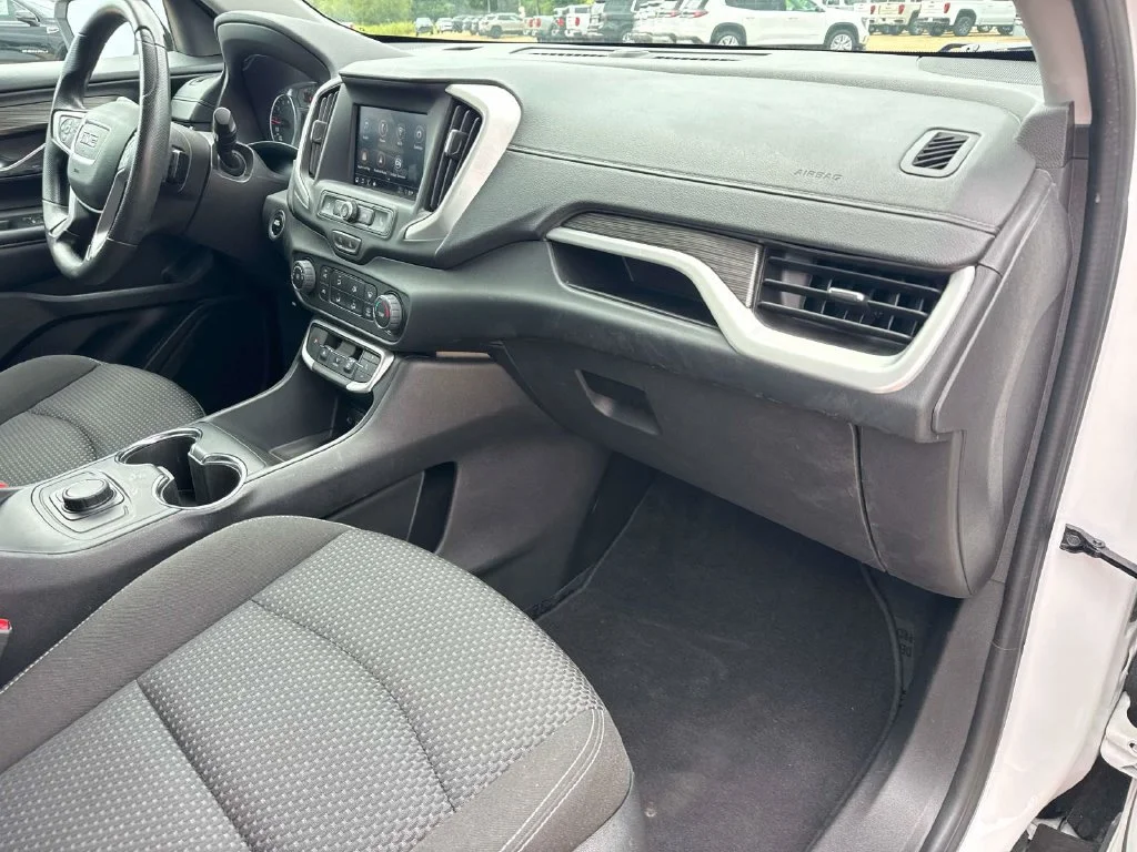 Used 2024 White GMC SLE image 19